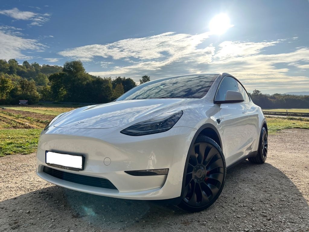 TESLA MODEL Y