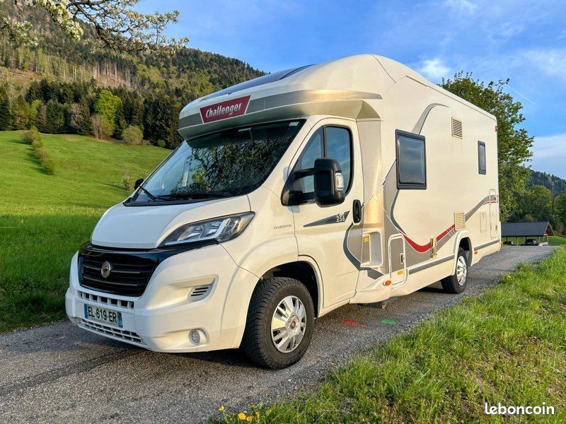 CAMPING-CAR CHALLENGER 7 PLACES modèle Genesis 256